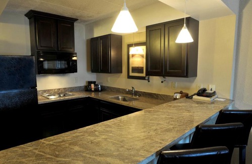 South Charleston Hotel | Holiday Inn and Suites Charleston West by IHG