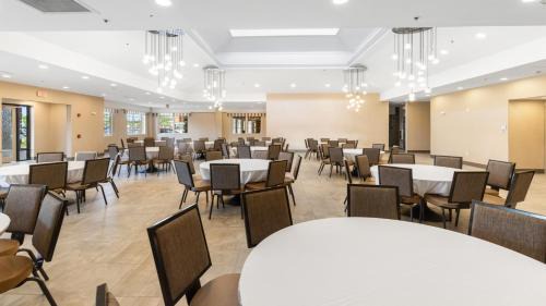Chantilly Hotel | Holiday Inn Chantilly - Dulles Arpt Area by IHG