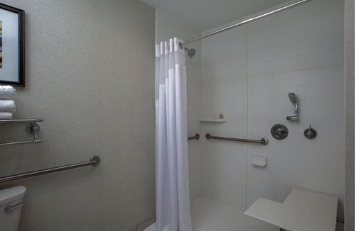 Cleveland Hotel | Holiday Inn Cleveland Clinic by IHG