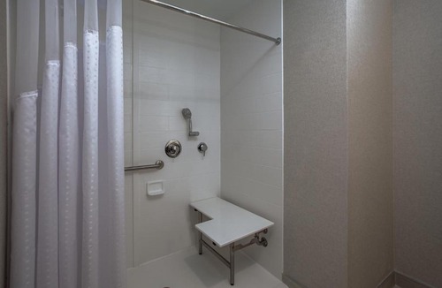 Cleveland Hotel | Holiday Inn Cleveland Clinic by IHG