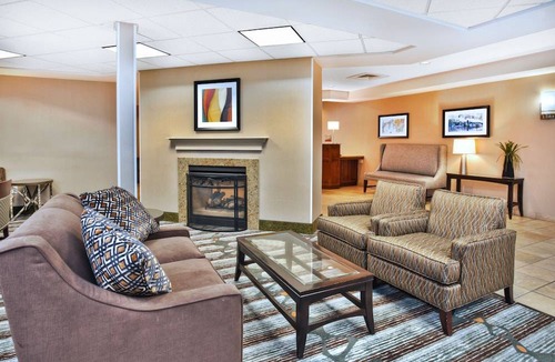 Windsor Locks Hotel | Holiday Inn Express & Suites Bradley Airport, an IHG Hotel