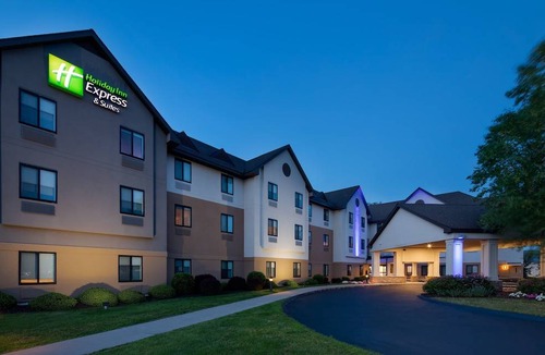 Windsor Locks Hotel | Holiday Inn Express & Suites Bradley Airport, an IHG Hotel