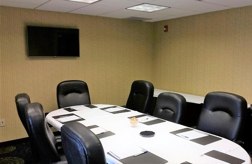 South Hills Hotel | Holiday Inn Express Hotel & Suites Pittsburgh Airport by IHG