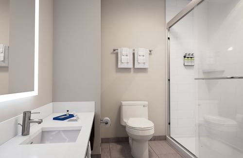 Central Oklahoma City Hotel | Holiday Inn Express and Suites Oklahoma City Northwest by IHG