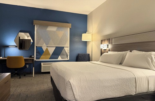 Boonville Hotel | Holiday Inn Express Boonville by IHG