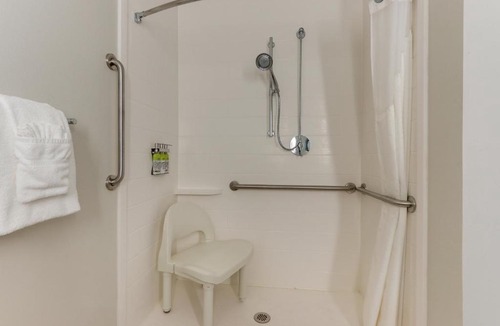 Monroe Hotel | Holiday Inn Express - Cincinnati North - Monroe by IHG