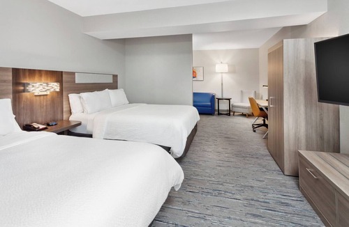 Brook Park Hotel | Holiday Inn Express Cleveland Airport - Brookpark by IHG