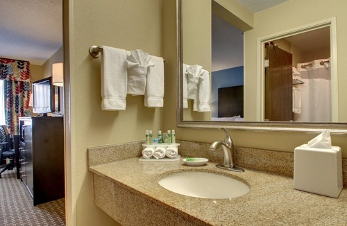 Oak Grove Hotel | Holiday Inn Express Fort Campbell-Oak Grove by IHG