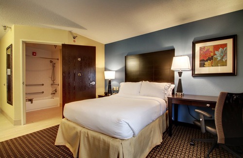 Oak Grove Hotel | Holiday Inn Express Fort Campbell-Oak Grove by IHG