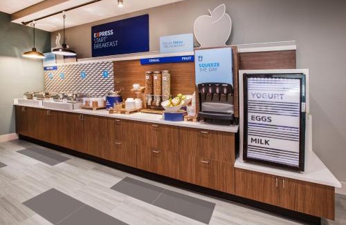 Mountain Home Resort | Holiday Inn Express Hotels & Suites Mountain Home by IHG