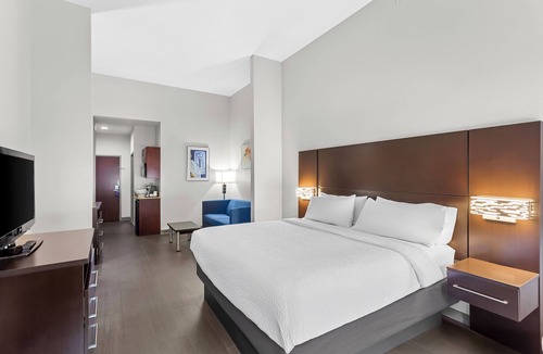 Nitro Hotel | Holiday Inn Express Hotel & Suites Cross Lanes by IHG