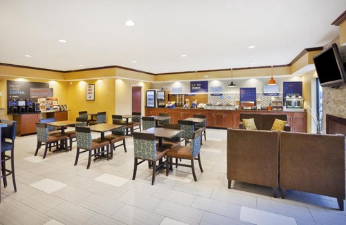 Circleville Hotel | Holiday Inn Express Hotel & Suites Circleville by IHG