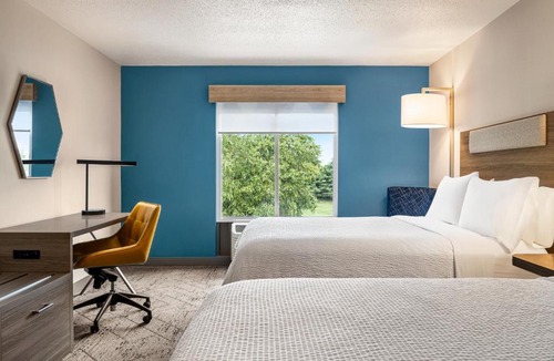 Halfway Hotel | Holiday Inn Express Hotel & Suites Hagerstown by IHG