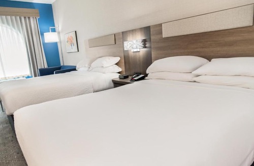 South Side Flats Hotel | Holiday Inn Express Hotel & Suites Pittsburgh-South Side by IHG