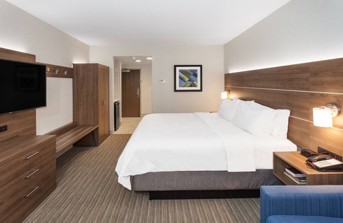 Woonsocket Hotel | Holiday Inn Express Hotel & Suites Providence-Woonsocket by IHG
