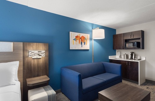 Danbury Hotel | Holiday Inn Express Hotel & Suites Danbury - I-84 by IHG