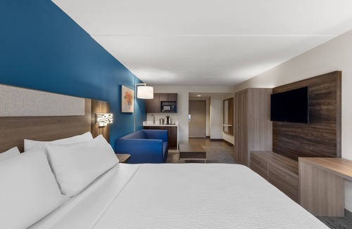 Danbury Hotel | Holiday Inn Express Hotel & Suites Danbury - I-84 by IHG