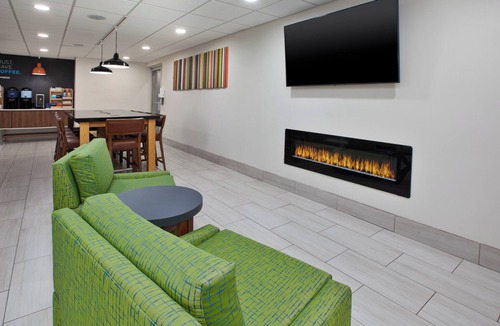 Sunbury Hotel | Holiday Inn Express Hotel & Suites Sunbury - Columbus Area by IHG