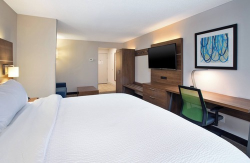 Sunbury Hotel | Holiday Inn Express Hotel & Suites Sunbury - Columbus Area by IHG