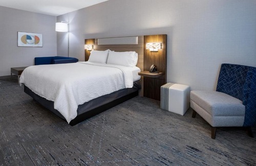 Monaca Hotel | Holiday Inn Express Hotel & Suites Center Township by IHG