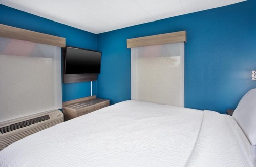 Dover Hotel | Holiday Inn Express Hotel & Suites Dover by IHG