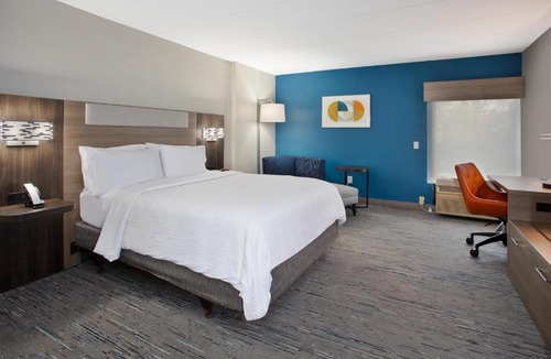 Dover Hotel | Holiday Inn Express Hotel & Suites Dover by IHG