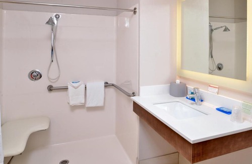 Mason Hotel | Holiday Inn Express Hotel & Suites Cincinnati - Mason by IHG