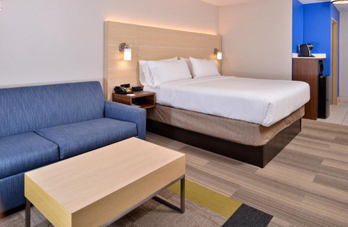 Mason Hotel | Holiday Inn Express Hotel & Suites Cincinnati - Mason by IHG