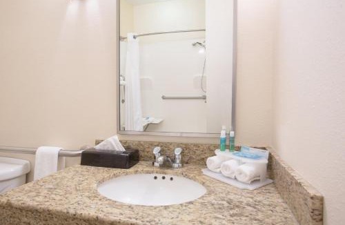 Concordia Hotel | Holiday Inn Express Hotel & Suites Concordia US 81 by IHG