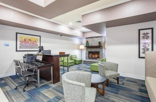 Glasgow Hotel | Holiday Inn Express Hotel & Suites Glasgow by IHG