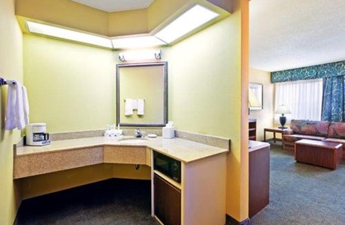 Oak Grove Hotel | Holiday Inn Express Hotel Fort Campbell-Oak Grove by IHG