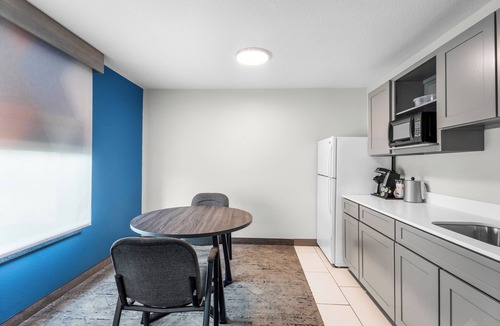 Van Wert Hotel | Holiday Inn Express Hotel & Suites Van Wert by IHG