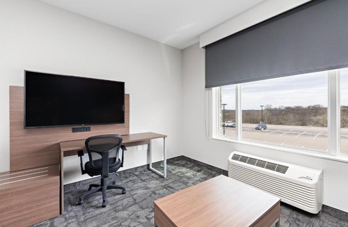Waldron Hotel | Holiday Inn Express Kansas City North - Parkville by IHG