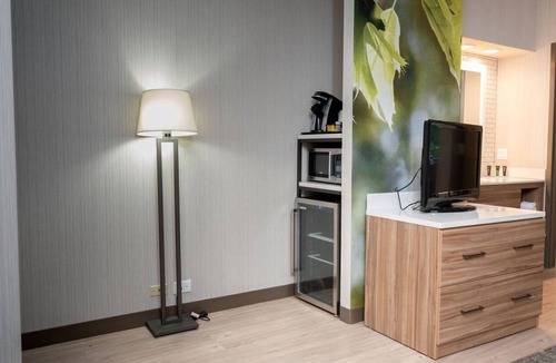 Mentor Hotel | Holiday Inn Express Mentor Banquet Center by IHG