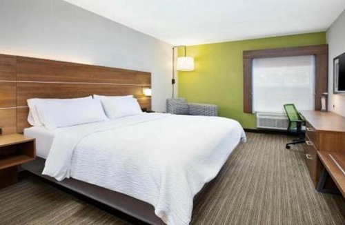 Mount Vernon Hotel | Holiday Inn Express Mt. Vernon by IHG