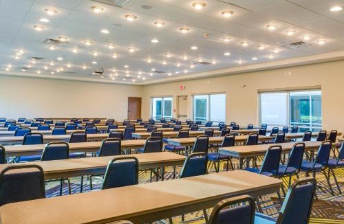 Russellville Hotel | Holiday Inn Express & Suites Russellville by IHG
