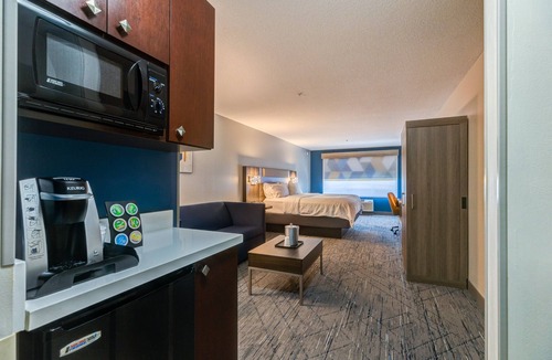 Salina Hotel | Holiday Inn Express Salinas by IHG