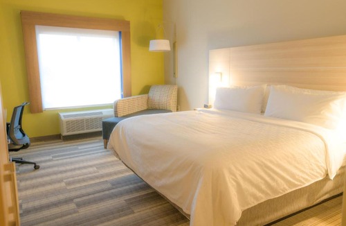 Beavercreek Hotel | Holiday Inn Express & Suites Dayton East - Beavercreek by IHG
