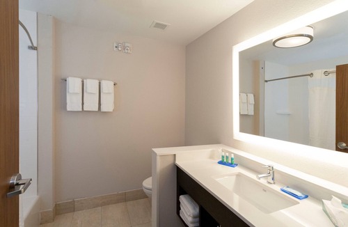Lexington Hotel | Holiday Inn Express & Suites Lexington South by IHG