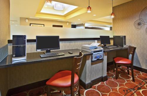 Springfield Hotel | Holiday Inn Express & Suites Springfield by IHG