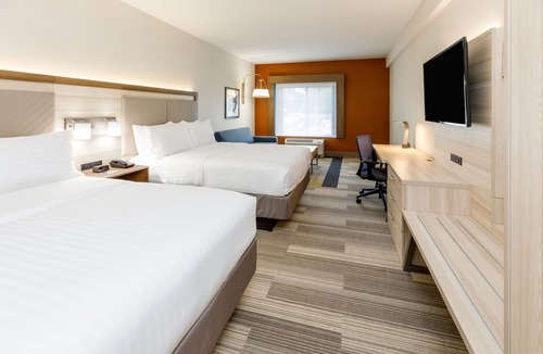 Sturbridge Hotel | Holiday Inn Express & Suites Sturbridge by IHG