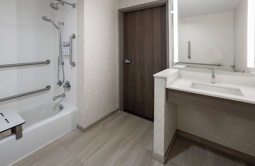 Waynesboro Hotel | Holiday Inn Express & Suites Waynesboro East by IHG