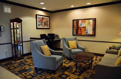 Austintown Hotel | Holiday Inn Express & Suites Youngstown West - Austintown by IHG