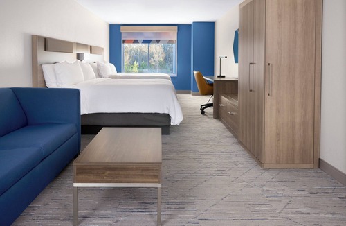 Bridgeport Hotel | Holiday Inn Express & Suites Bridgeport by IHG