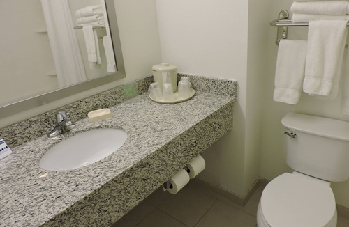 Montgomery Hotel | Holiday Inn Express & Suites Montgomery by IHG