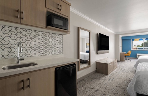 Paso Robles Hotel | Holiday Inn Express & Suites Paso Robles by IHG