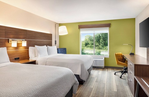 Halfway Hotel | Holiday Inn Express & Suites Hagerstown by IHG