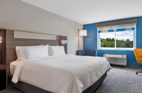 Pittsfield Hotel | Holiday Inn Express & Suites Pittsfield-Lenox-Berkshires by IHG