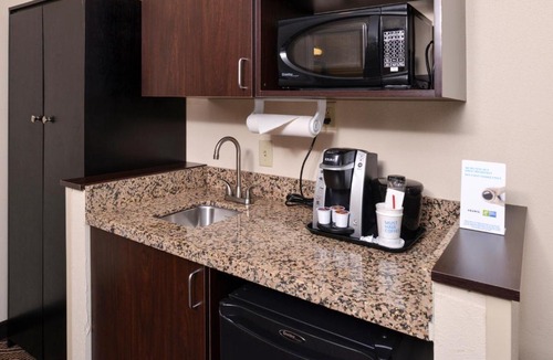Strabane Hotel | Holiday Inn Express & Suites Washington - Meadow Lands by IHG