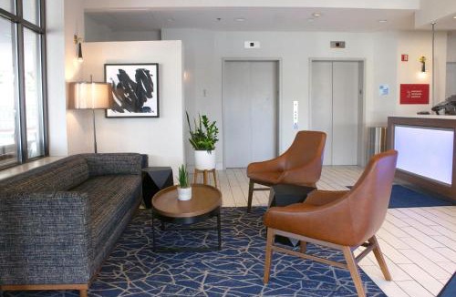 East Cambridge Hotel | Holiday Inn Express & Suites Boston - Cambridge by IHG